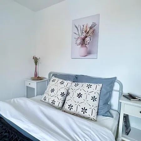 Confort, Idéalement Situé, 2 En Enfilade, Parking Gratuit, Tram-train, Proche Autoroute Appartement *