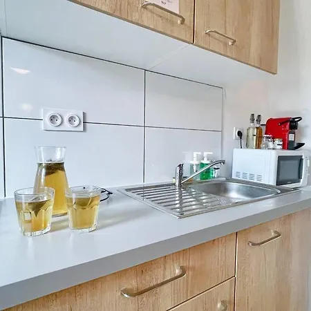 Confort, Idéalement Situé, 2 En Enfilade, Parking Gratuit, Tram-train, Proche Autoroute Appartement *